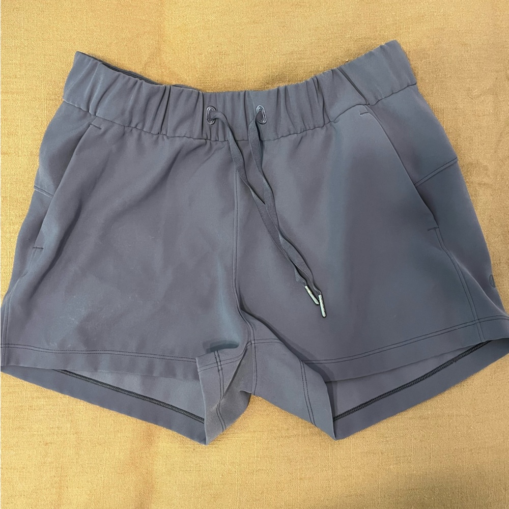 Lululemon shorts with pockets